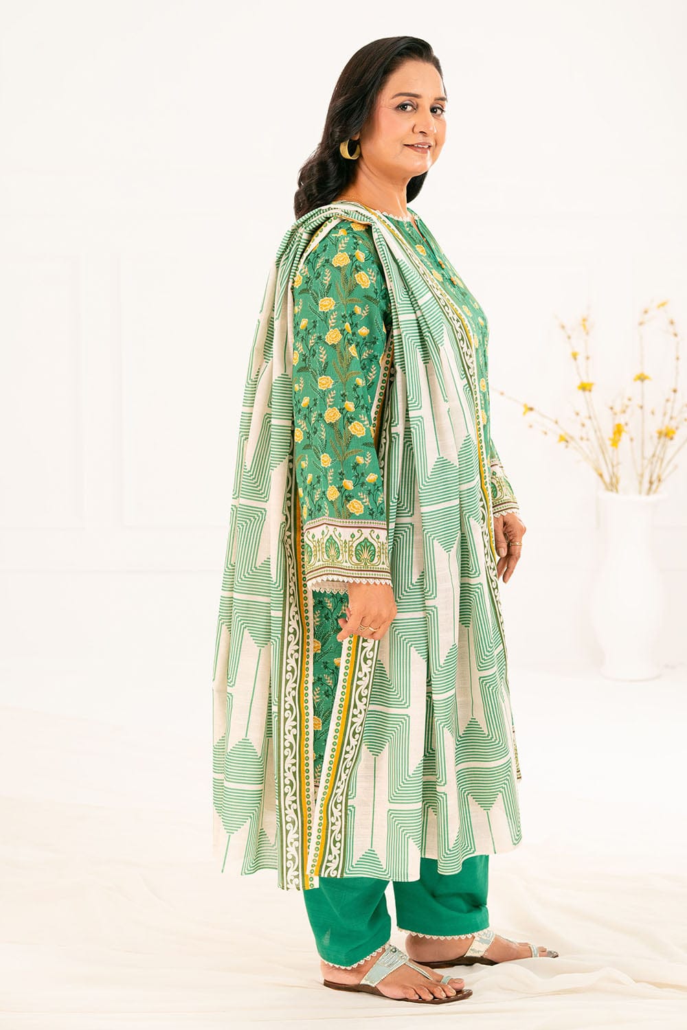 Gul Ahmed Lawn 3-Piece Stitched