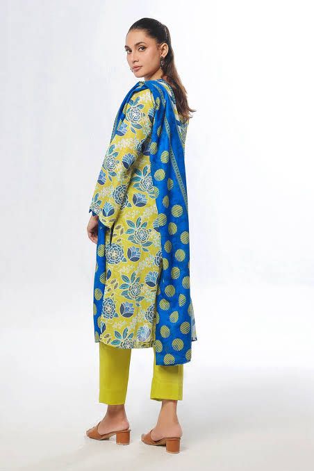 Gul Ahmed Lawn 3-Piece Stitched