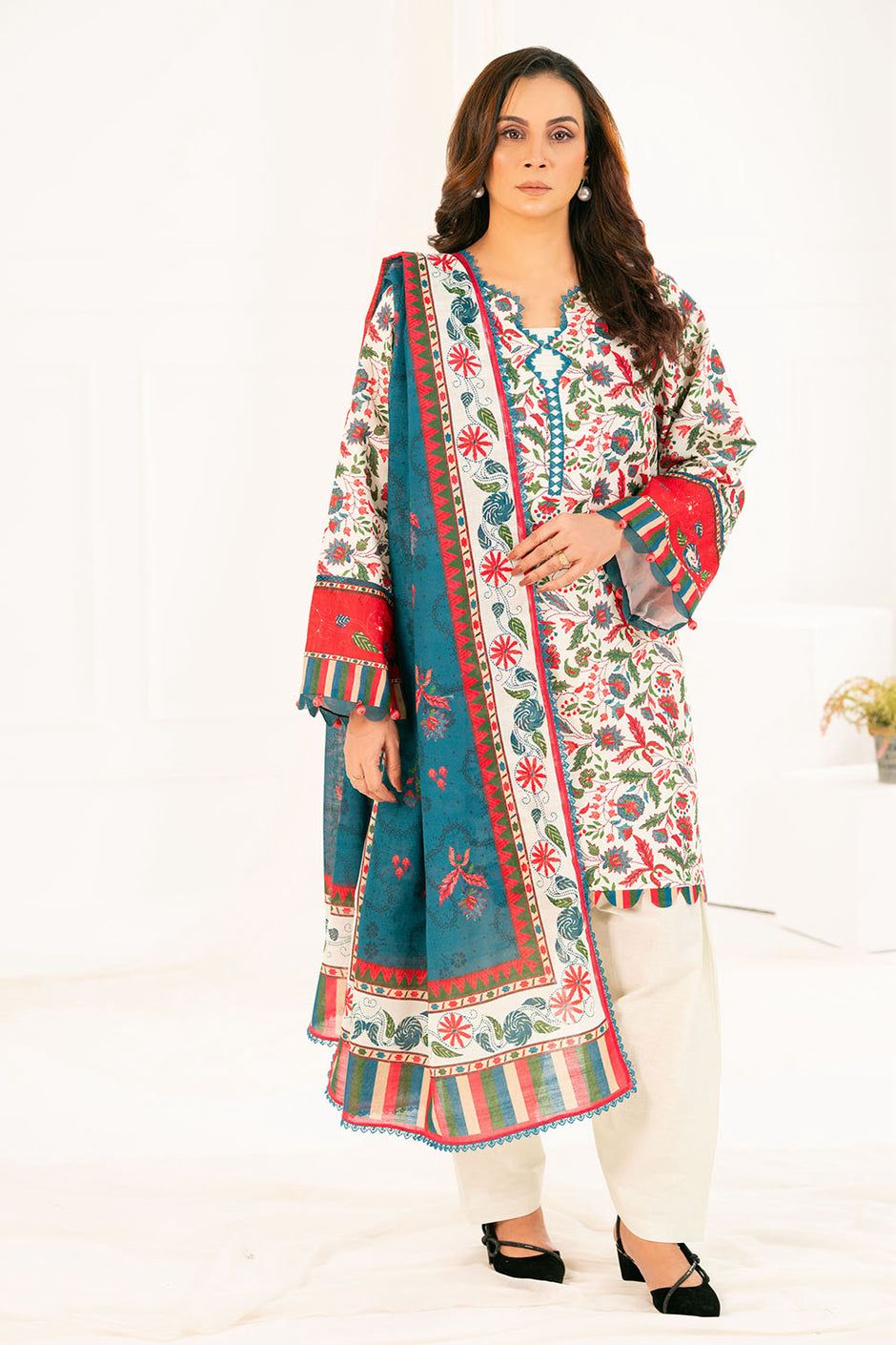 Gul Ahmed Lawn 3-Piece Stitched